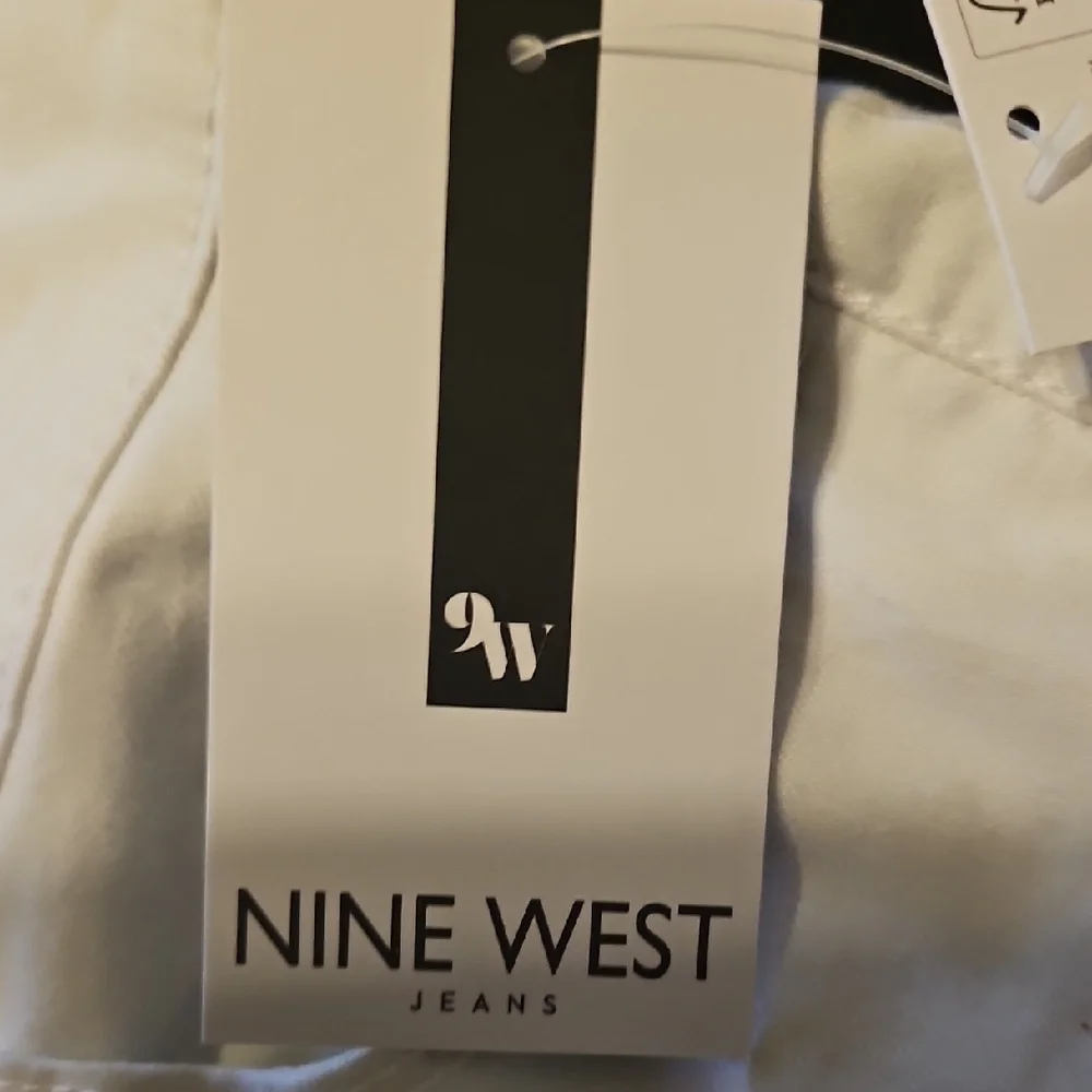 Nine West Women's Classic Cream Shorts - Picture 8 of 9